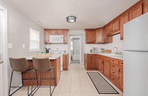 Little Chute Casa | 30 minutes to EAA! 10 minutes to downtown Appleton! Dog friendly!
