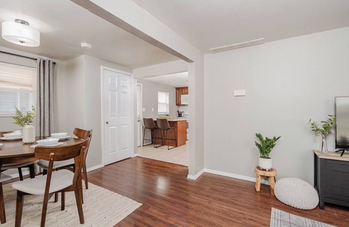 Little Chute Casa | 30 minutes to EAA! 10 minutes to downtown Appleton! Dog friendly!