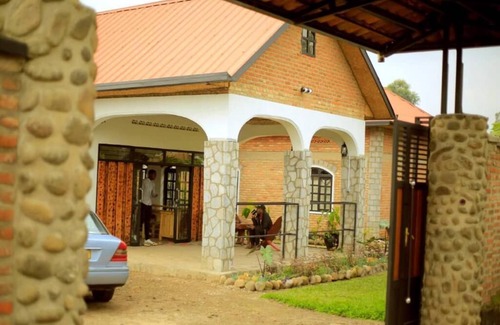 Ruhengeri Cama Y Desayuno | 30 minutes to the Volcanoes National Park! With Bed And Breakfast
