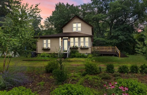 Saint Joseph Cabaña | 30 night min stay. Cozy cottage in St. Joseph on 1.1 acres wooded lot with view
