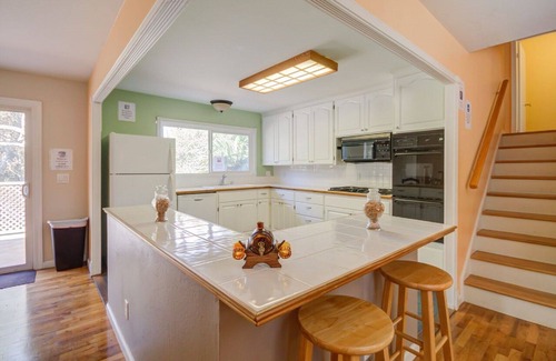 Del Rey Oaks Casa | 30 nights or more in Del Rey Oaks CA