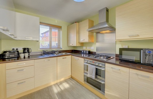 Peterborough Casa | 30% OFF 28+ nights stays - Eagle House Spacious 4 bedroom semi