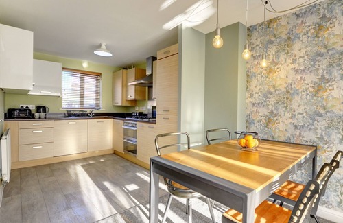 Peterborough Casa | 30% OFF 28+ nights stays - Eagle House Spacious 4 bedroom semi