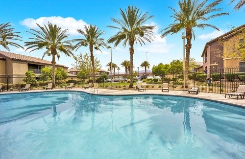 Skypointe Condominio | Very large spacious 1bed condo with attached1 car garage