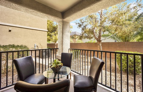 Skypointe Condominio | Very large spacious 1bed condo with attached1 car garage