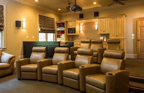 Lake Oconee Casa | Nueva piscina, 9000 pies cuadrados, Max Dock, Lakefront, Wifi, vistas, teatro, pontón