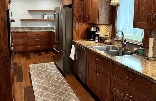 New Philadelphia Casa | "30 Something" | Family & Business Friendly Stay