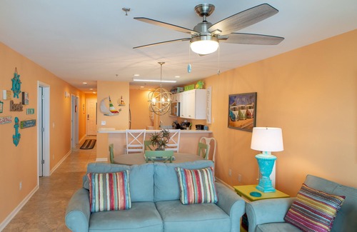 Tybee Island Condominio | 30 pasos de la playa! Condominio de lujo con gran porche envolvente!