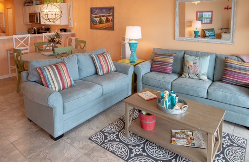 Tybee Island Condominio | 30 pasos de la playa! Condominio de lujo con gran porche envolvente!