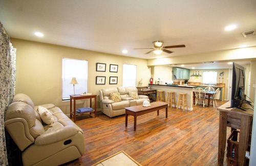 Port Mansfield Casa | 300 Copano-Cozy cabin with 2 bedrooms 2 baths