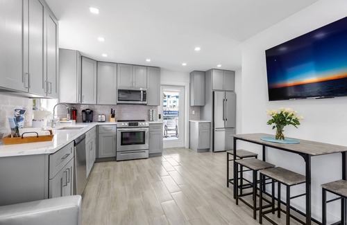 Lauderdale-by-the-Sea Complejo | 300 STEPS TO WHITE SAND BEACH / HEATED POOL / HOT TUB/MONTHLY SPCLS - H1
