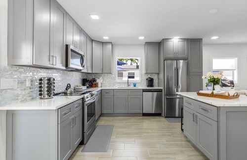 Lauderdale-by-the-Sea Complejo | 300 STEPS TO WHITE SAND BEACH / HEATED POOL / HOT TUB/MONTHLY SUMMER SPCLS - H4