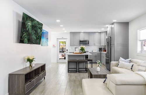 Lauderdale-by-the-Sea Complejo | 300 STEPS TO WHITE SAND BEACH / HEATED POOL / HOT TUB/MONTHLY SUMMER SPCLS - H4
