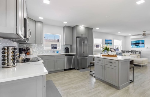 Lauderdale-by-the-Sea Complejo | 300 STEPS TO WHITE SAND BEACH / HEATED POOL / HOT TUB/MONTHLY SUMMER SPCLS - H4