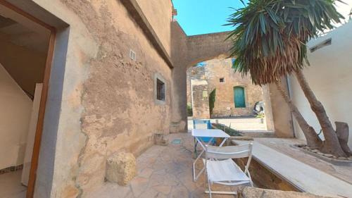 Nezignan-L'Eveque Casa | 300 year old townhouse close to Pezenas