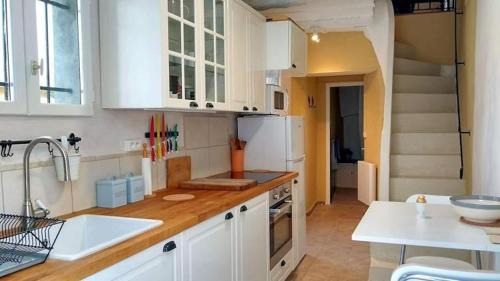 Nezignan-L'Eveque Casa | 300 year old townhouse close to Pezenas