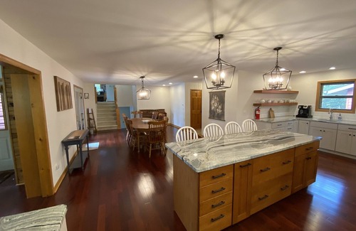 Rhinelander Casa | 3000 sq ft Lakehouse on Clear, Full Rec Hildebrand Lake in Rhinelander!