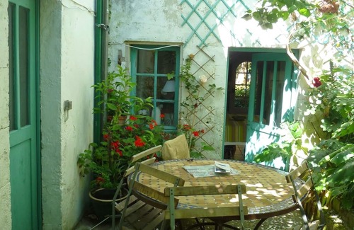 Saint-Clement-des-Baleines Casa | A 300 metros de la playa, casa grande y encantadora con árboles y patio con flores.
