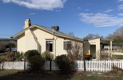 Daylesford Cabaña | 300m to Wombat Hill Gardens ,close to Convent Gallery and Lake Daylesford