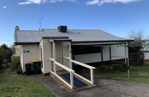 Daylesford Cabaña | 300m to Wombat Hill Gardens ,close to Convent Gallery and Lake Daylesford
