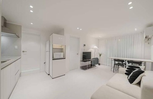 Nonhyeon-dong Apartamento | 302 Apgujeong 2nd, 1-Bed Room 1 Bath Queen-bed