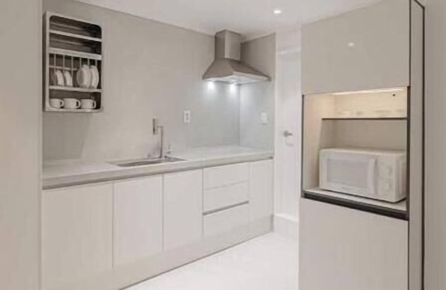 Nonhyeon-dong Apartamento | 302 Apgujeong 2nd, 1-Bed Room 1 Bath Queen-bed