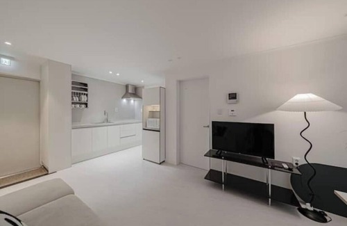 Nonhyeon-dong Apartamento | 302 Apgujeong 2nd, 1-Bed Room 1 Bath Queen-bed