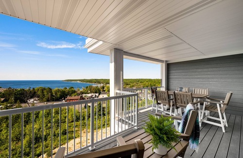 Sister Bay Condominio | 302 with a View! Luxury 2 bed 2 bath condo with amazing views of Sister Bay