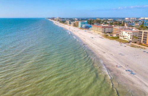 Madeira Beach Casa | 305 - Skyline