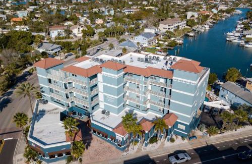 Madeira Beach Casa | 305 - Skyline