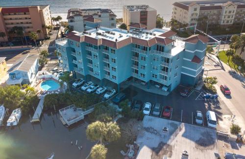 Madeira Beach Casa | 305 - Skyline
