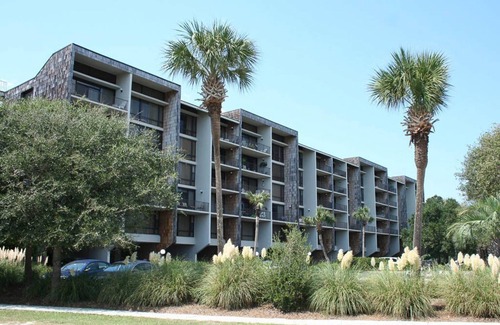 North Litchfield Beach Condominio | 307 Litchfield Retreat, Renovated Condo, Partial Ocean Views, Pool