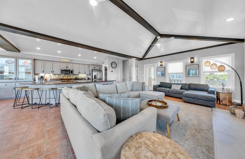 Santa Rosa Beach Casa | 🐬30A-Steps to Beach-Gulf Views-4 Bikes-Dolphin Overlook🐬