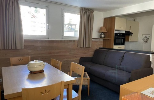 Eaux-Bonnes Apartamento | 30m del centro estación, 3.o piso, vista estación, fitness, piscina, sauna, tv, local para esquís