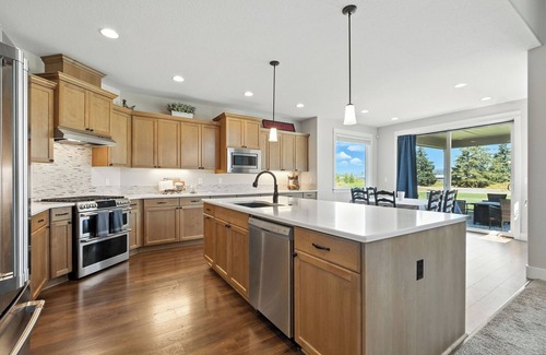 Hillsboro Casa | 30min Portland/65min Cannon Beach/View!/2.5 acres/5BD/Garden/Patio/BBQ/Play set!