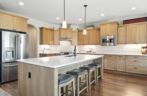 Hillsboro Casa | 30min Portland/65min Cannon Beach/View!/2.5 acres/5BD/Garden/Patio/BBQ/Play set!