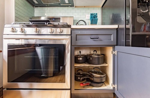 Little Village Apartamento | 31+Day Stay. 20 min Drive to Midway, South Loop, Beach, & Museums.