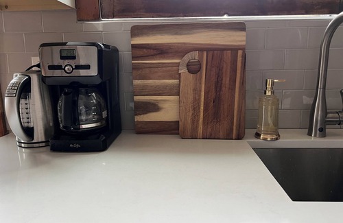 Little Village Apartamento | 31+Day Stay. 20 min Drive to Midway, South Loop, Beach, & Museums.