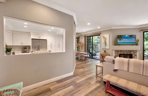 Huntington Beach Condominio | 31+ Night Stay Condo | 24-7 Security | Pool | Cozy
