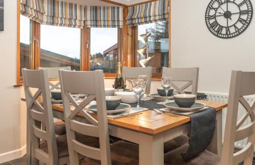 Mullacott Casa | 31 Ocean Terrace Lodge - 3 Bed-Sleeps 6 - Hot Tub Extra Cost TJS31OT
