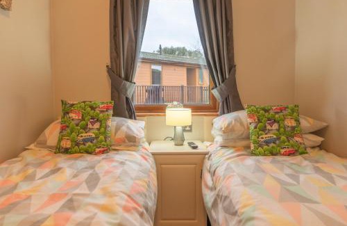 Mullacott Casa | 31 Ocean Terrace Lodge - 3 Bed-Sleeps 6 - Hot Tub Extra Cost TJS31OT