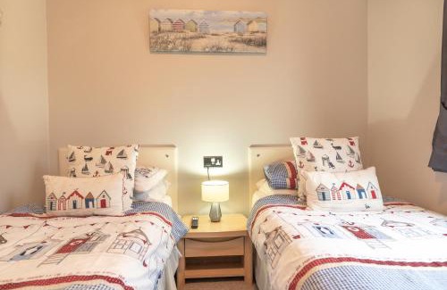 Mullacott Casa | 31 Ocean Terrace Lodge - 3 Bed-Sleeps 6 - Hot Tub Extra Cost TJS31OT