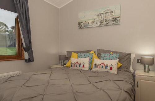 Mullacott Casa | 31 Ocean Terrace Lodge - 3 Bed-Sleeps 6 - Hot Tub Extra Cost TJS31OT