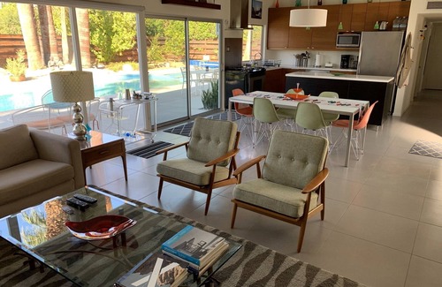 Sunmor Casa | 31 Palms: un retiro de mediados de siglo en Palm Springs central