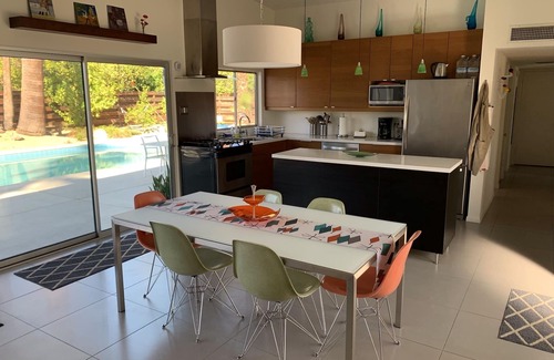 Sunmor Casa | 31 Palms: un retiro de mediados de siglo en Palm Springs central