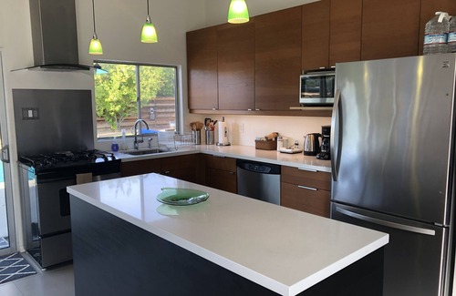 Sunmor Casa | 31 Palms: un retiro de mediados de siglo en Palm Springs central