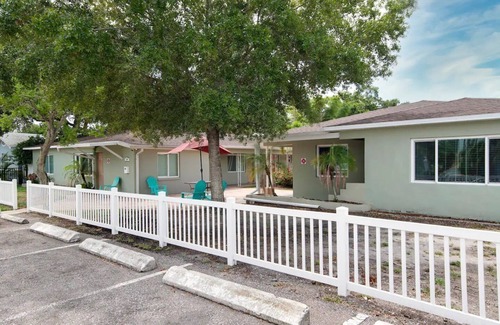 Historic Old Northeast Casa | 310 Unit B3- Studio Coffee Pot By Coastal Cottages