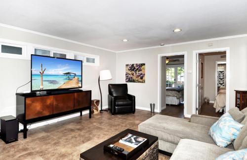 Balboa Peninsula Casa | 313 E Bay Ave A