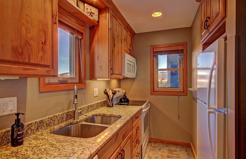 Frisco Condominio | 315 Woodbridge 2 Bedroom Condo by RedAwning
