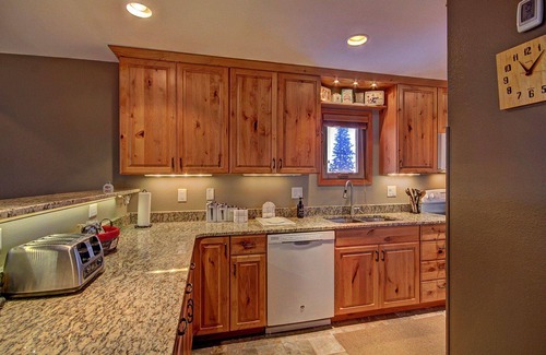 Frisco Condominio | 315 Woodbridge 2 Bedroom Condo by RedAwning